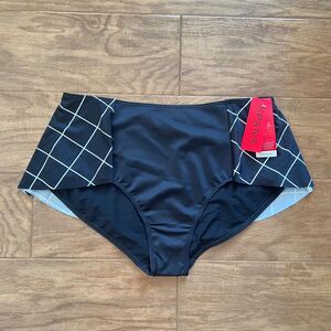 NWT Spanx Flirty Skirted Swim Bottom Size 16 Black/White Geo Print 2653